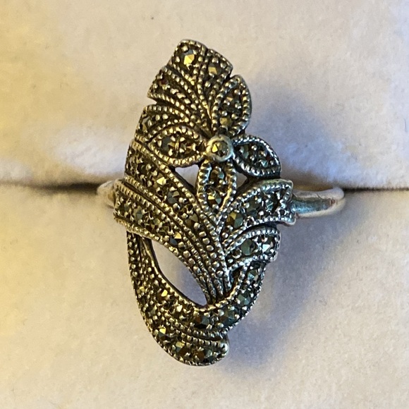 Exquisite Sterling/Marcasite Ring (9) - Picture 1 of 5